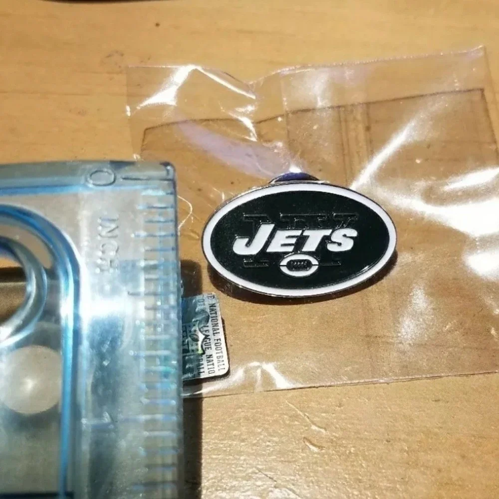 NEW YORK JETS NFL Oval Pin Logo Collector Enamel Green White Unisex‎ Butterfly